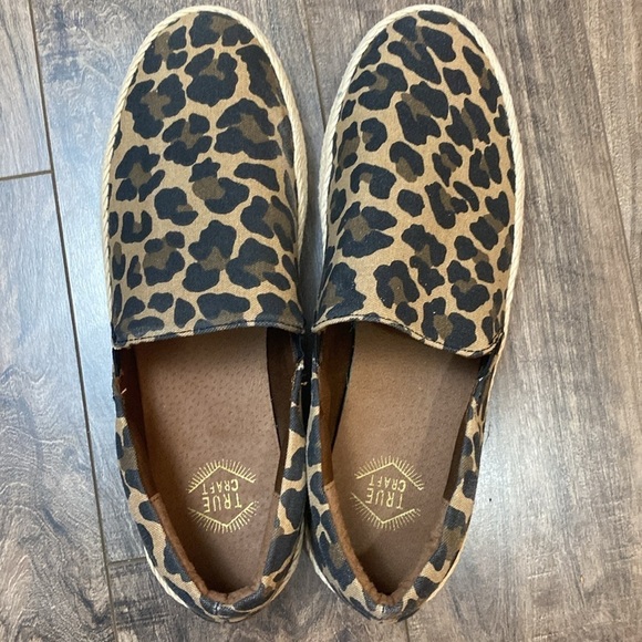 EUC True Craft Killa Leopard Print Fabric Espadrille Slip on Shoe Size 8 - Picture 4 of 9